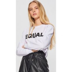 Bluza z kolekcji EQUAL - Biały. Białe bluzy damskie Cropp. Za 79.99 zł.