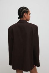 Marynarka typu oversize z lnem w kolorze INTENSE BROWN - HARLEY. Brązowe żakiety damskie Marsala, bez wzorów, z bawełny, eleganckie. Za 459.90 zł.