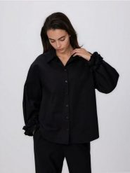 Koszula z dekoracyjną falbaną - czarny. Czarne koszule damskie Reserved, l, bez wzorów, z bawełny, bez kołnierzyka, bez ramiączek. Za 129.99 zł.