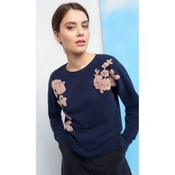 Bluza z kwiatową aplikacją. Bluzy damskie marki Orsay. W wyprzedaży za 55.00 zł.