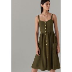 Sukienka midi na ramiączkach - Khaki. Sukienki damskie Mohito. Za 129.99 zł.