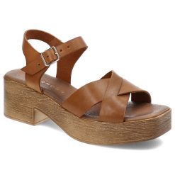 Brązowe Sandały Armodo Eleganckie Obuwie Damskie. Brązowe klapki damskie Armodo, bez wzorów, bez obcasa, na obcasie, bez zapięcia. Za 229.00 zł.