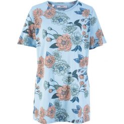 Shirt oversize bonprix pudrowy niebieski z nadrukiem. Bluzki damskie bonprix. Za 44.99 zł.