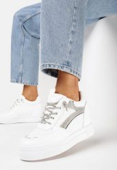 Białe Sneakersy na Ukrytym Koturnie z Perforacją i Cyrkoniami Glowenna. Białe obuwie sportowe damskie Born2be, bez wzorów. Za 99.99 zł.