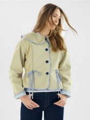 Bawełniana kurtka z kołnierzem - kremowy. Białe kurtki damskie Reserved, l, bez wzorów, z bawełny, bez kaptura. Za 359.99 zł.