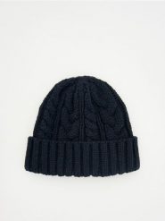Czapka typu beanie - granatowy. Niebieskie czapki i kapelusze męskie Reserved, bez wzorów. W wyprzedaży za 39.99 zł.