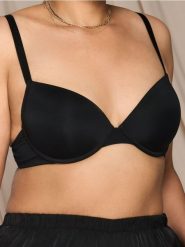 Biustonosz push-up - czarny. Czarne biustonosze Sinsay, bez wzorów. Za 14.99 zł.