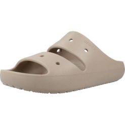 Sandały CROCS CLASSIC SANDAL V2 Jasnobrązowy. Brązowe klapki damskie Crocs, bez wzorów, z gumy, bez obcasa. Za 178.99 zł.