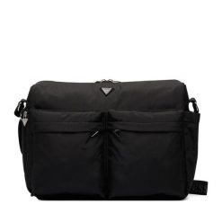 Torebka Guess. Czarne torebki do ręki damskie Guess, z aplikacjami, klasyczne, bez dodatków. Za 344.99 zł.