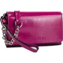 Torebka CALVIN KLEIN - Dressed Up Pouch On Chain K60K605091 510. Torebki do ręki damskie marki Calvin Klein. Za 449.00 zł.