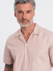 Męska koszula z krótkim rękawem i kubańskim kołnierzem - jasnobrązowa V6 OM-SHSS-0168 - XXL. Brązowe koszule męskie Ombre Clothing, na lato, l, bez wzorów, z bawełny, klasyczne, bez kołnierzyka, bez ramiączek. W wyprzedaży za 79.99 zł.
