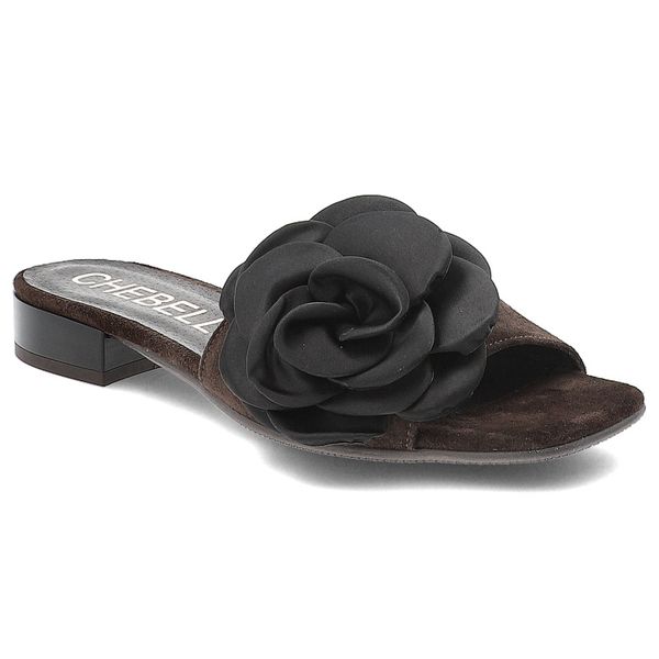 Brązowe Klapki Chebello Eleganckie Obuwie Damskie. Brązowe klapki damskie CheBello, bez wzorów, bez obcasa, na obcasie, bez zapięcia. Za 309.00 zł.