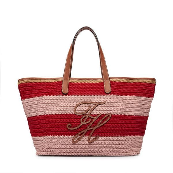Torebka Tommy Hilfiger. Torebki do ręki damskie Tommy Hilfiger, bez wzorów, klasyczne, bez dodatków. Za 849.99 zł.