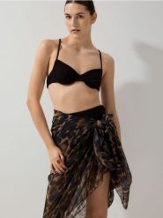 Szal ze zwierzęcym wzorem - brązowy. Brązowe szaliki i chusty damskie Reserved, bez wzorów. W wyprzedaży za 39.99 zł.
