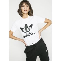Adidas Originals - Top. Topy damskie adidas Originals, s, z nadrukiem, z bawełny, z okrągłym kołnierzem, z krótkim rękawem, krótkie. W wyprzedaży za 99.90 zł.