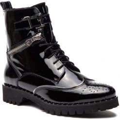 Botki SAGAN - 3251 Czarny Lakier. Czarne kozaki damskie Sagan, z lakierowanej skóry, bez obcasa. W wyprzedaży za 259.00 zł.