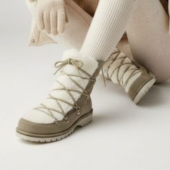 Botki damskie Kampa, cholewka ze skóry naturalnej wnętrze ocieplone futerkiem wiązanie sznurowane podwyższona konstrukcja, beżowe, Z652-612-510. Brązowe botki damskie KAMPA, na zimę, ze skóry, biznesowe, bez obcasa, bez zapięcia. Za 279.00 zł.