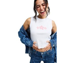 Dla Kobiety ICONIC DAYS Biały. Białe t-shirty damskie Roxy, m, bez wzorów, z bawełny, casualowe, bez kołnierzyka. Za 109.99 zł.