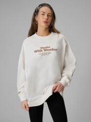 4F Bluza dresowa oversize bez kaptura damska - biała S. Białe bluzy damskie 4f, s, bez wzorów, z dresówki, bez kołnierzyka, bez ramiączek, bez kaptura. Za 159.99 zł.