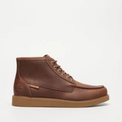 Trzewiki męskie Timberland NEWMARKET MID LACE UP CHUKKA BOOT RUST NUBUCK. Brązowe botki męskie Timberland, bez wzorów, z nubiku, bez zapięcia. Za 565.99 zł.