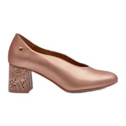 Eleganckie Skórzane Czółenka Na Słupku Maciejka 06422-25 Złote złoty. Żółte czółenka damskie bez wzorów, ze skóry, eleganckie, bez obcasa, na obcasie, bez zapięcia. Za 464.94 zł.