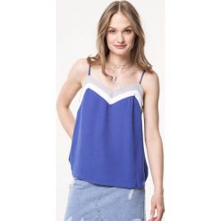 Niebieski Top Come In Handy. Niebieskie bluzki damskie Born2be, l, bez wzorów, bez kołnierzyka, bez ramiączek. Za 29.99 zł.