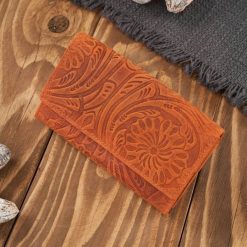 Portfel damski skórzany vintage w kwiaty pomarańczowy duży Paolo Peruzzi T-108-HOR. Brązowe portfele damskie Paolo Peruzzi, bez wzorów, z materiału. Za 79.00 zł.