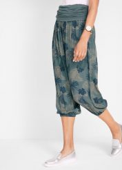 Spodnie 3/4 z lejącego materiału z wiskozą. Zielone spodnie materiałowe damskie bonprix, bez wzorów, z wiskozy. Za 119.99 zł.