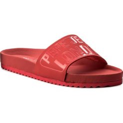 Klapki PEPE JEANS - Bio Royal Block L PLS90349 Red 255. Czerwone klapki damskie Pepe Jeans, z jeansu. W wyprzedaży za 139.00 zł.