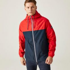 Belcastel męska kurtka przeciwdeszczowa. Brązowe kurtki męskie Regatta, m, bez wzorów, z tkaniny, sportowe, bez kaptura. W wyprzedaży za 159.99 zł.
