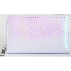 Holograficzny portfel - Fioletowy. Fioletowe portfele damskie marki Sinsay, bez wzorów. Za 24.99 zł.
