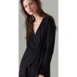 Bluzka typu kimono z wiązaniem - Czarny. Bluzki damskie Mohito. Za 89.99 zł.