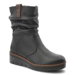 Botki damskie Rieker o fasonie z marszczoną cholewką ozdobnym paskiem i niskim stabilnym obcasem czarne, X9155-00 Black. Czarne kozaki damskie Rieker, z jeansu, bez obcasa. Za 379.00 zł.