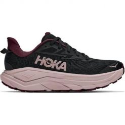 Buty do biegania damskie Hoka One One Challenger 8. Czarne obuwie sportowe damskie Hoka One One, bez wzorów, do biegania. Za 949.00 zł.