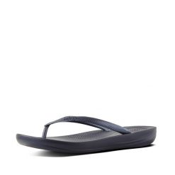 Klapki damskie FitFlop Iqushion Ergonomic TPU. Czarne klapki damskie Flip Flop, bez wzorów, bez obcasa. Za 149.05 zł.