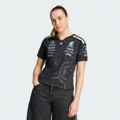 Koszulka Mercedes - Amg Petronas Formula 1 Team Driver. Czarne t-shirty damskie Adidas, bez wzorów, bez kołnierzyka. Za 369.00 zł.