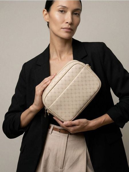 Torebka typu camera bag w monogram - beżowy. Brązowe torebki do ręki damskie Sinsay, bez wzorów, bez dodatków. Za 49.99 zł.