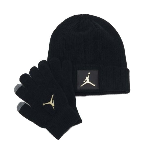 Zestaw czapka zimowa rękawiczki Air Jordan Metal Jumpman Patch Set 9A0604-K5X. Czarne rękawiczki dziecięce Jordan, bez wzorów. Za 204.70 zł.