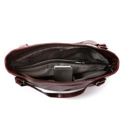 Skórzana torebka damska c.brązowa PAOLO PERUZZI GA317. Brązowe torebki do ręki damskie Paolo Peruzzi, bez wzorów, ze skóry, bez dodatków. Za 499.99 zł.