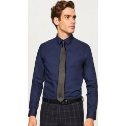 Koszula regular fit - Granatowy. Koszule męskie marki Reserved. W wyprzedaży za 39.99 zł.