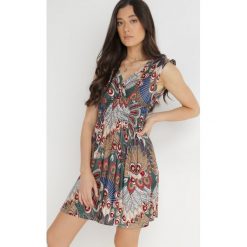 Zielona Sukienka Olon. Zielone sukienki damskie Born2be, na co dzień, na lato, l, z aplikacjami, bez kołnierzyka, bez ramiączek, mini, kopertowe. Za 44.99 zł.