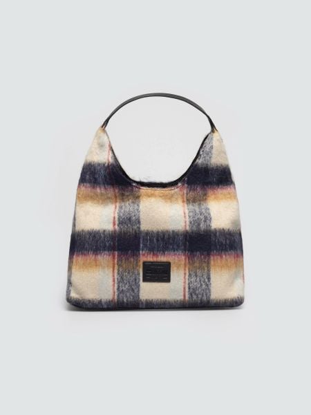 Torebka hobo z tkaniny w kratę brązowa OO574143 803. Brązowe plecaki damskie Big Star, bez wzorów, z tkaniny, eleganckie. W wyprzedaży za 159.99 zł.