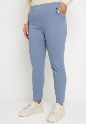 Niebieskie Spodnie z Wiskozą i Ozdobnymi Guzikami Tenzina. Niebieskie spodnie sportowe damskie Born2be, plus size, bez wzorów, z jeansu. Za 54.99 zł.