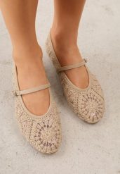 Ciemnobeżowe Siateczkowe Balerinki Boho z Paskiem z Klamerką Zdobione Plecionką Calironei. Brązowe baleriny damskie Born2be, na lato, z aplikacjami, z jeansu, biznesowe, bez obcasa. Za 89.99 zł.