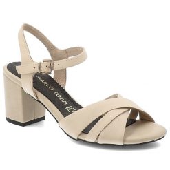 Beżowe Sandały Marco Tozzi Eleganckie Obuwie Damskie. Brązowe klapki damskie Marco Tozzi, bez wzorów, z materiału, bez obcasa, na obcasie, bez zapięcia. Za 249.00 zł.