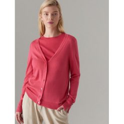 Dopasowany sweter z zapięciem na guziki - Różowy. Swetry damskie Mohito. W wyprzedaży za 39.99 zł.