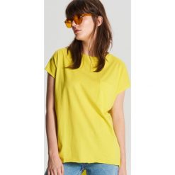 Koszulka z kieszenią - Zielony. T-shirty damskie Cropp. Za 24.99 zł.