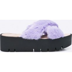 Public Desire - Klapki Kia. Fioletowe klapki damskie Public Desire, z materiału. W wyprzedaży za 59.90 zł.