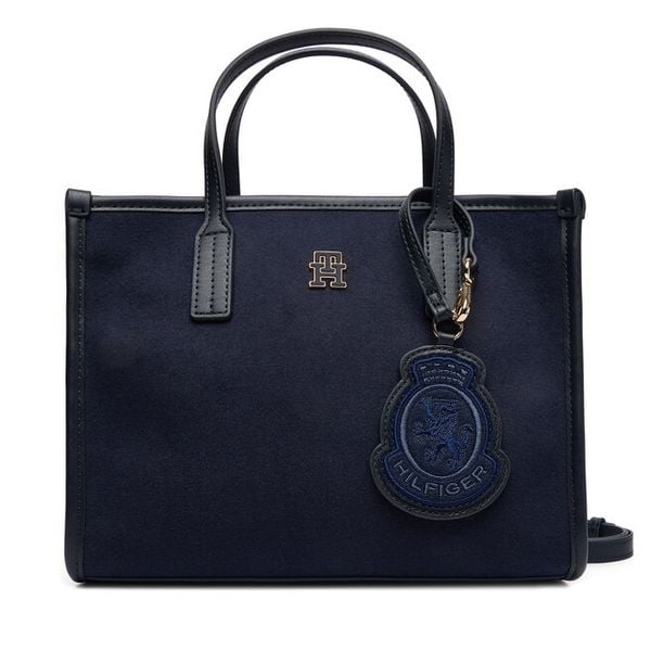 Torebka Tommy Hilfiger. Niebieskie torebki do ręki damskie Tommy Hilfiger, bez wzorów, klasyczne, bez dodatków. Za 389.99 zł.