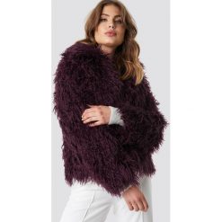 NA-KD Trend Krótka kurtka sztuczne futro - Burgundy. Czerwone kurtki damskie NA-KD Trend, z futra. Za 283.95 zł.